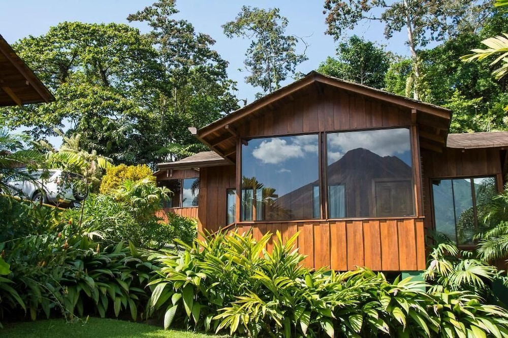 Arenal Paraiso Resort Thermo Mineral Hot Springs in FORTUNA