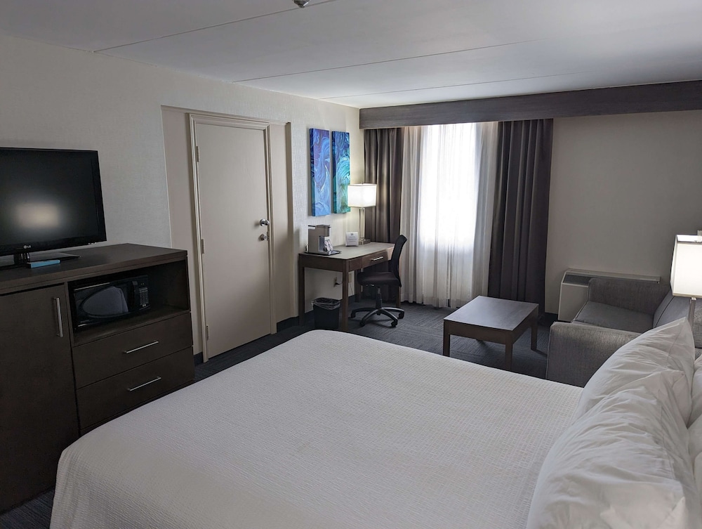 غرفة قياسية بسرير كوين، Best Western Plus Toronto Airport Hotel 6/10