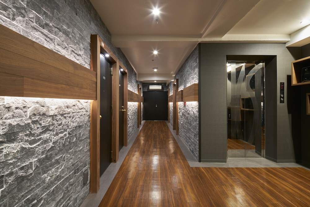 Shinjuku City Hotel N U T S 49/66