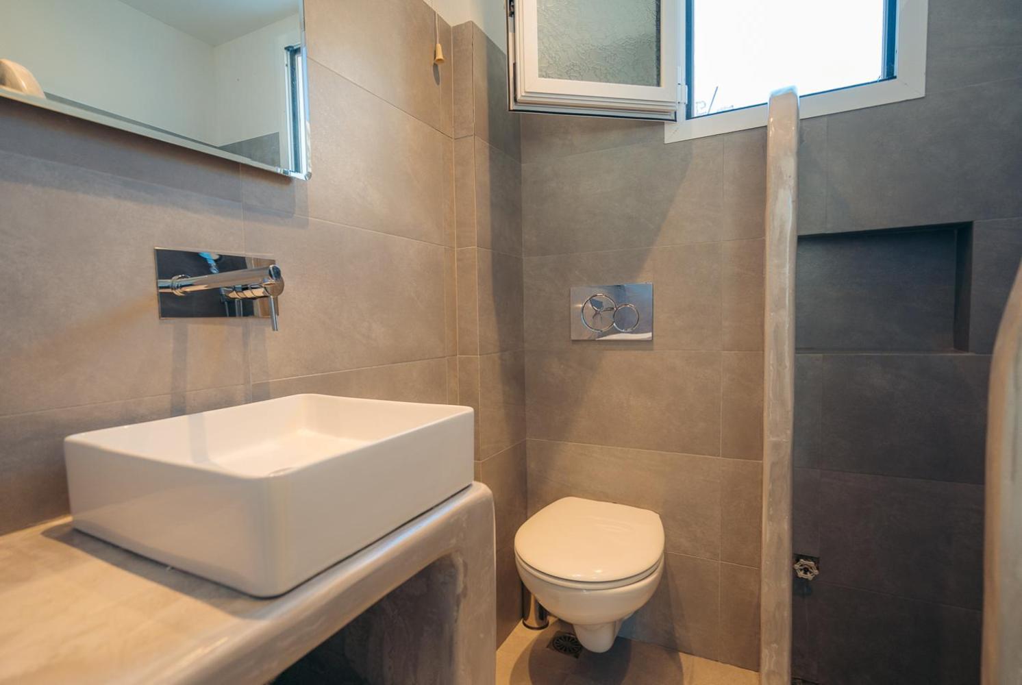 Aeolos Apartments 57/60