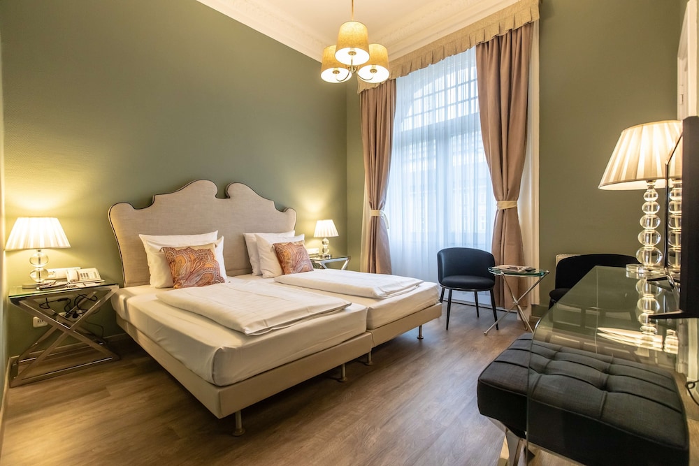 Hotel Monopol 22/63