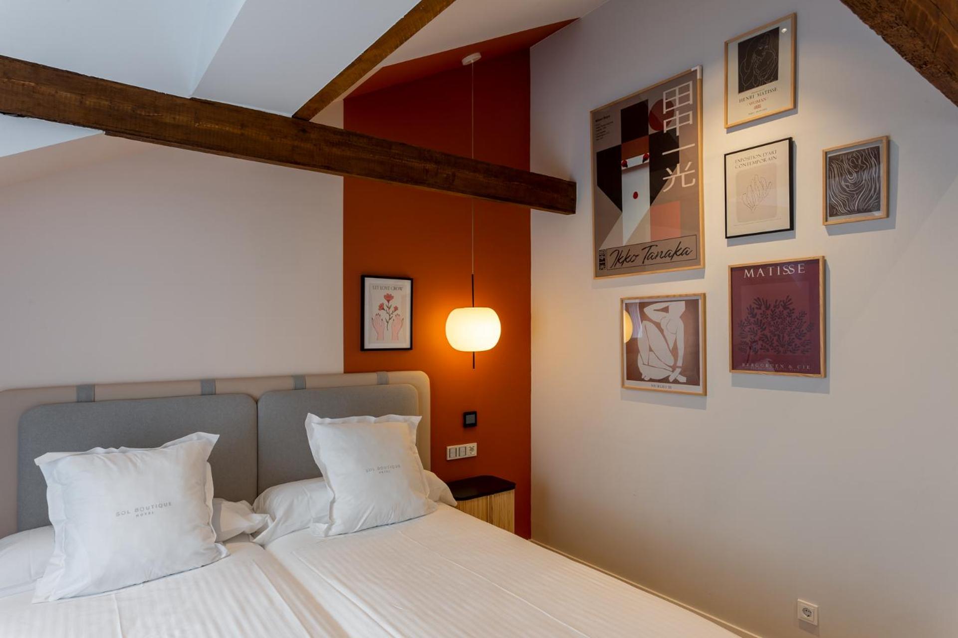 Room, Double or Twin Bed
