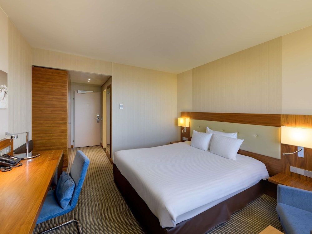غرفة كلاسيكية بسرير كوين، Movenpick Hotel Geneva 10/10