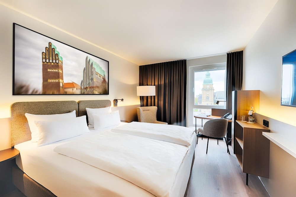 DELUXE, DOUBLE BED, CITY VIEW