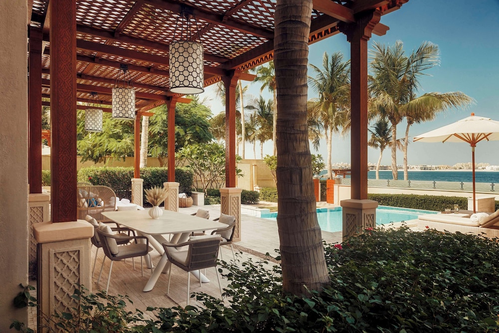 swimming pool spa