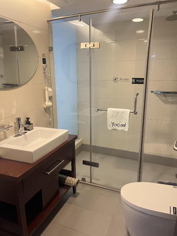 Room, Quadruple, 4 Beds, No Window