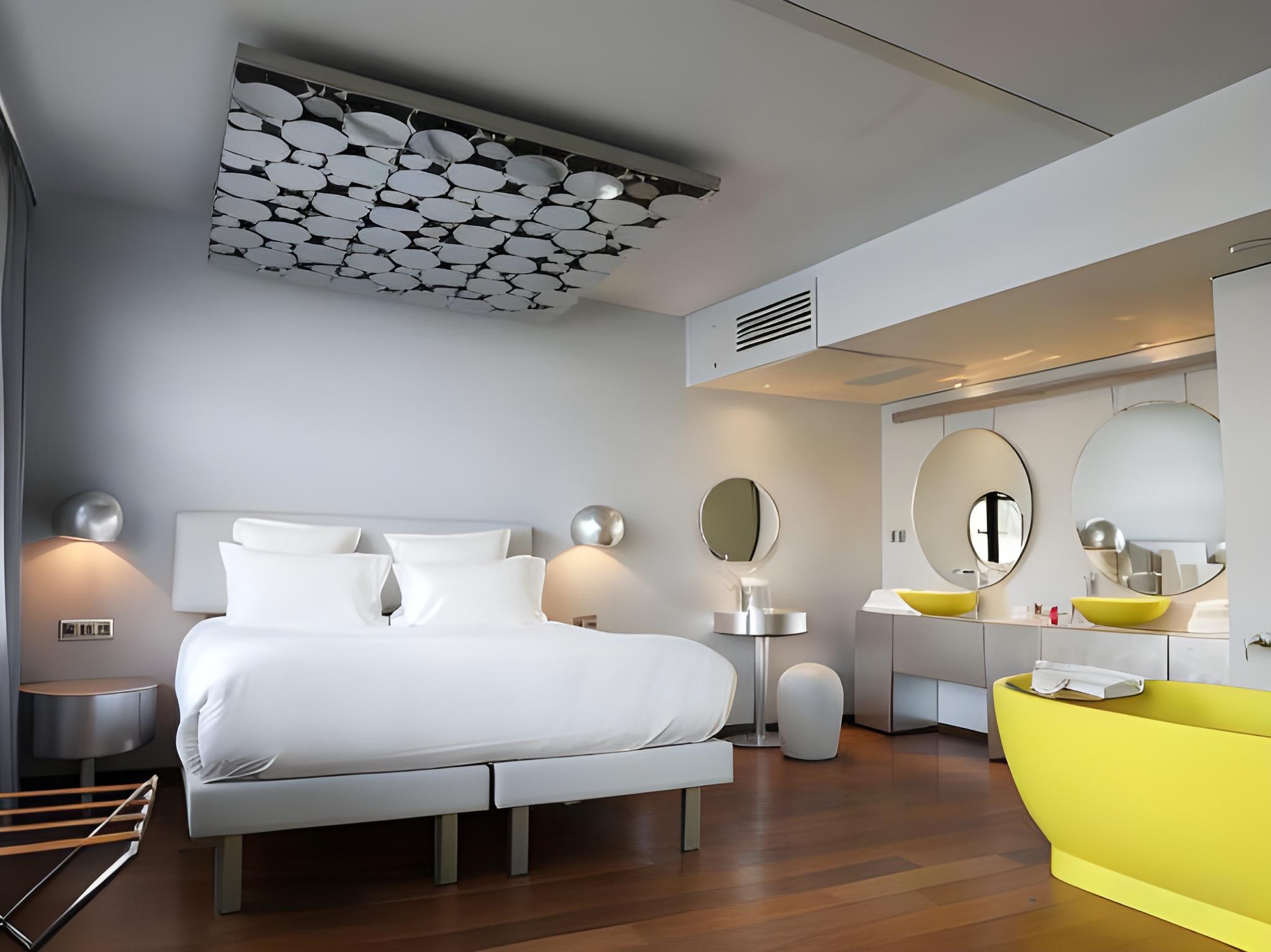 Designer, Silver, Suite, River View