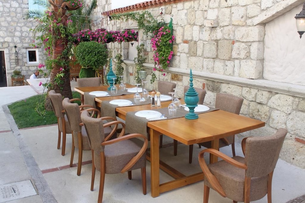 ERENDIRA HOTEL 59/75