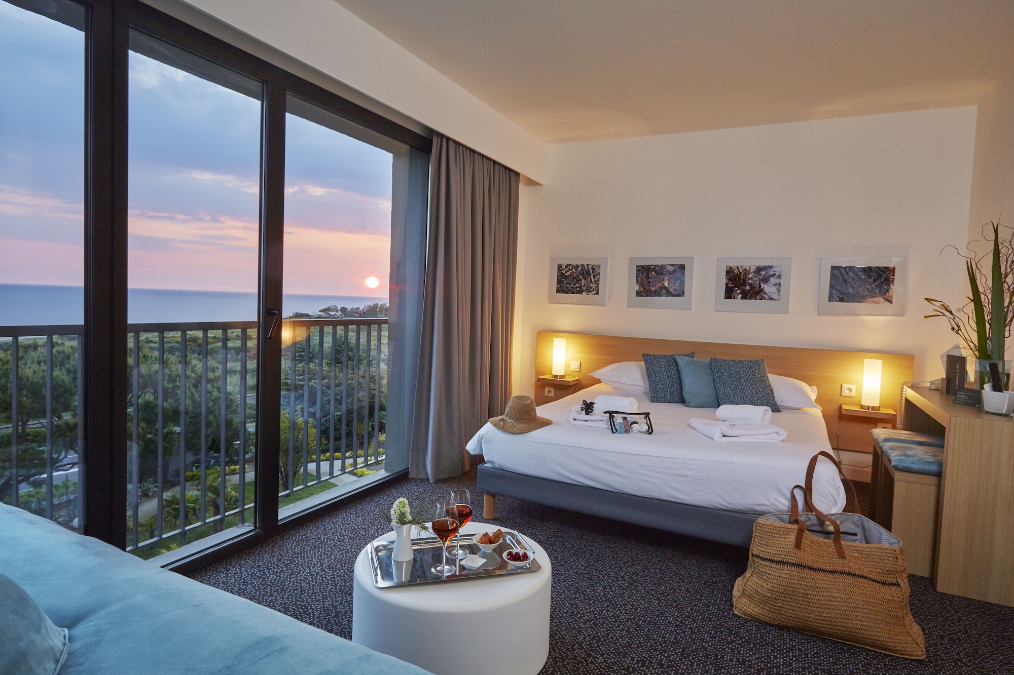 Prestige, Queen Bed, Sea Side