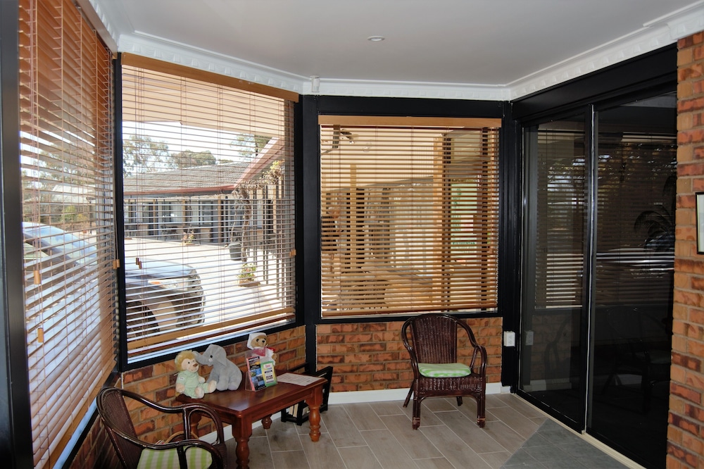 Civic Motor Inn Cowra 36/71