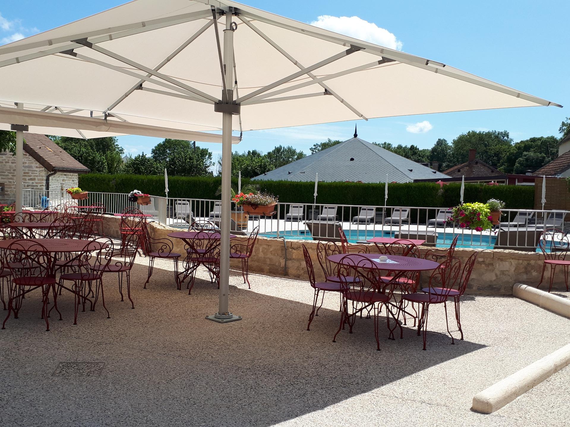 HOTEL LE CLOS DE LA VOUGE 9/16