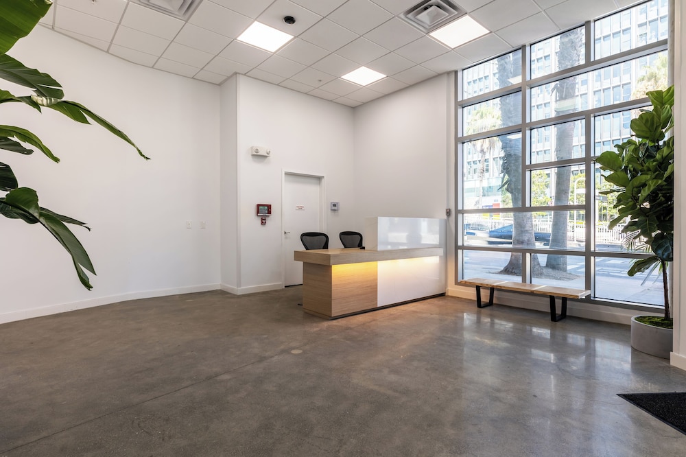 Hotel Mai Downtown Long Beach 9/60