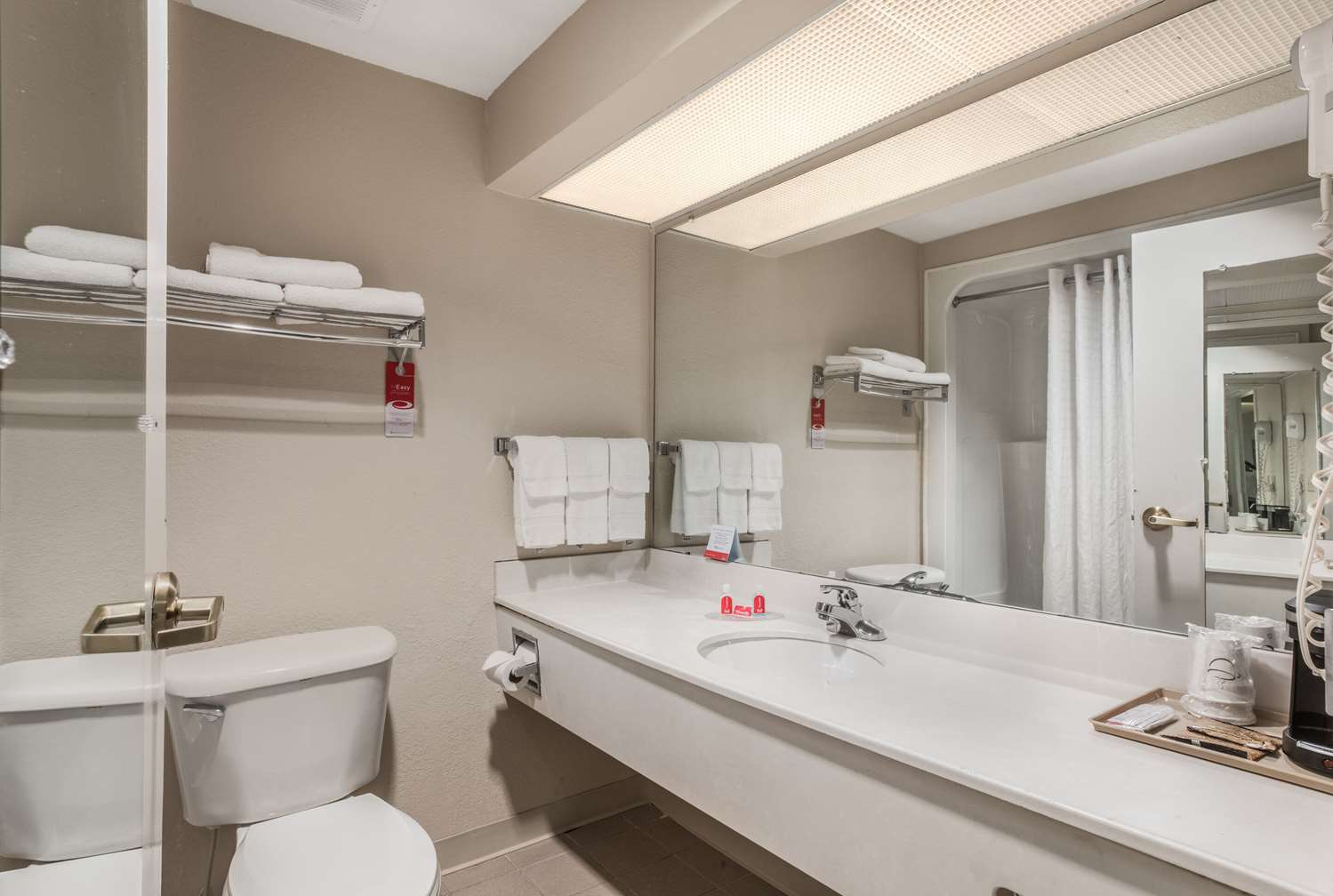 Econo Lodge Inn & Suites Marietta near Dobbins ARB 44/45