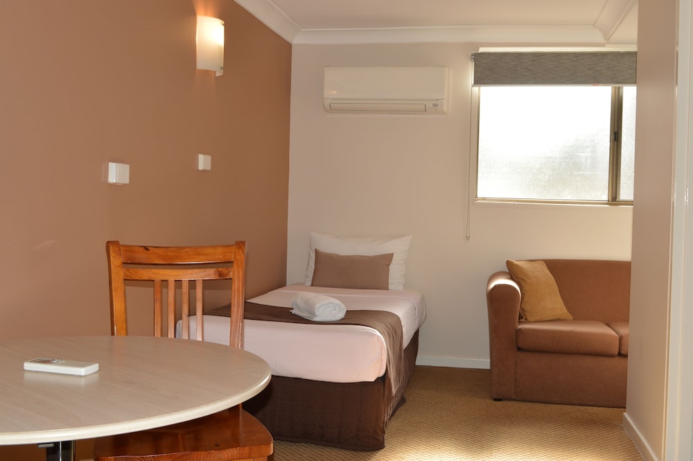 Sunseeker Motor Inn 29/66