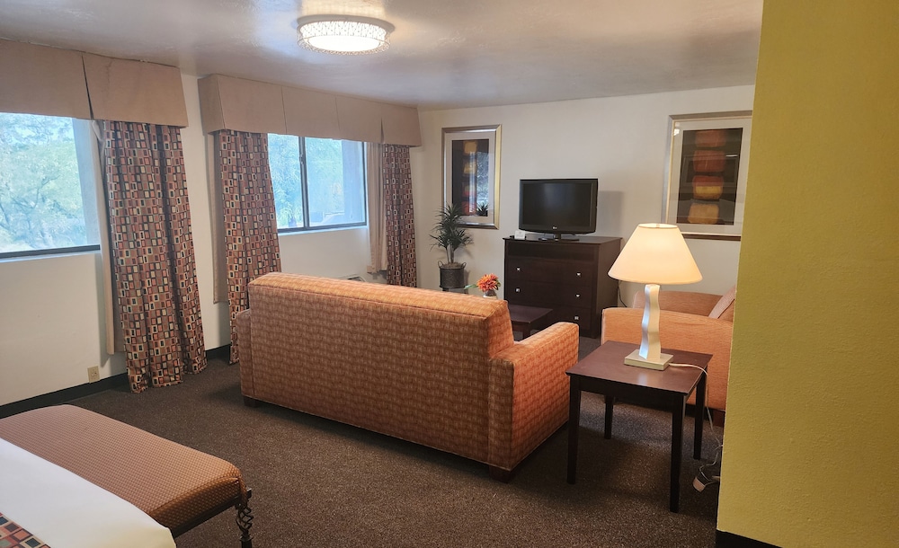 Mariposa Hotel 39/58