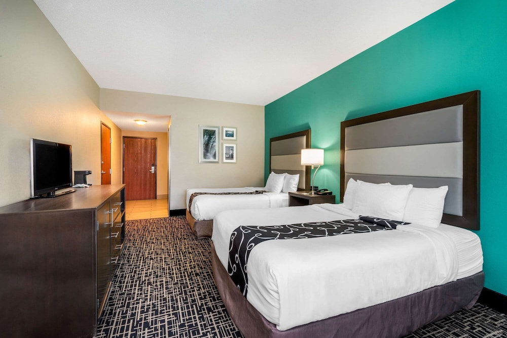 La Quinta Inn & Suites by Wyndham Batavia 8/41