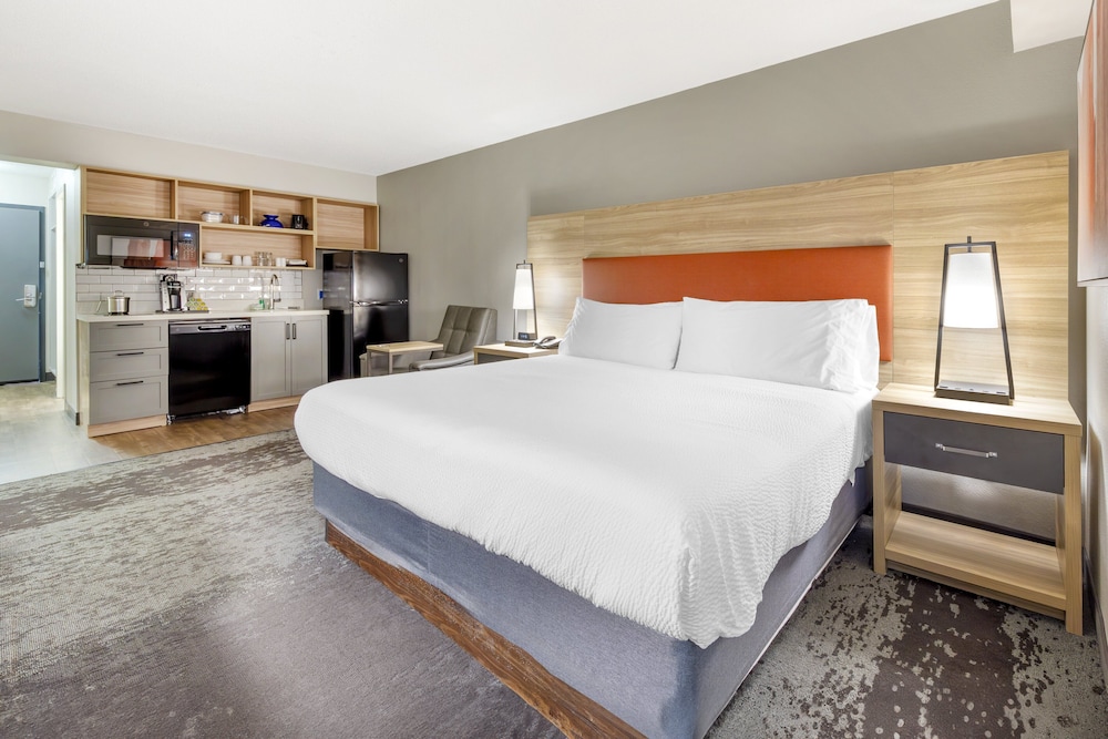 Candlewood Suites - Roanoke - Valley View, an IHG Hotel 18/50