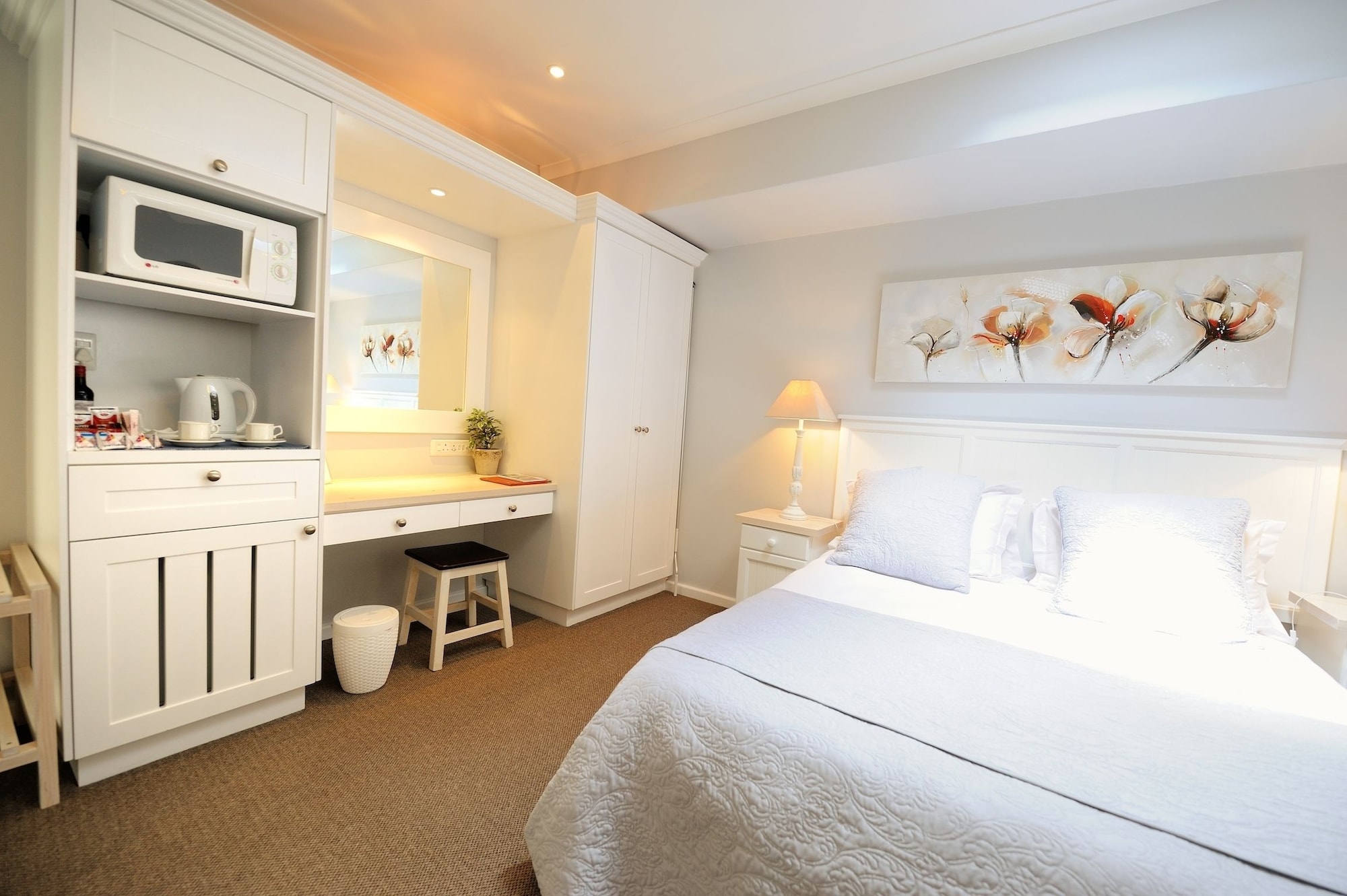 ROOM, DOUBLE BED, POOL VIEW