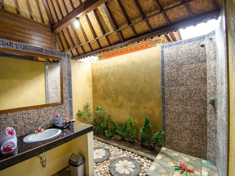 Cassava Bungalow 33/37