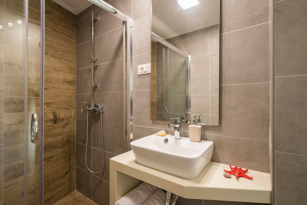 SUPERIOR, STUDIO, QUEEN BED, POOL VIEW, SOFA