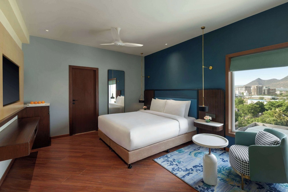 SUPERIOR, KING BED