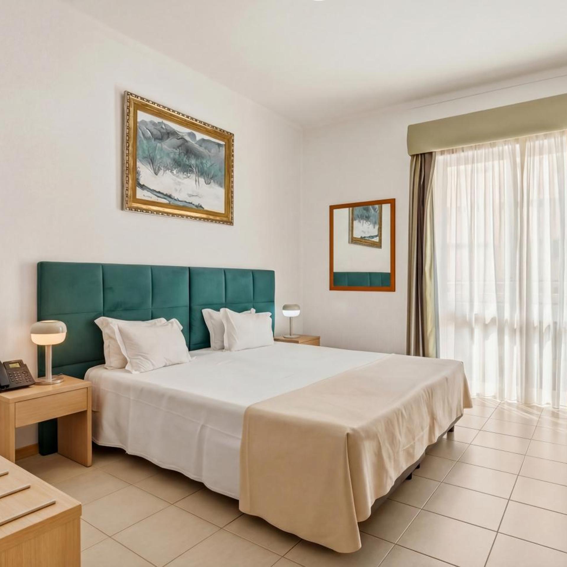 Room, Double or Twin Bed, Side Sea View