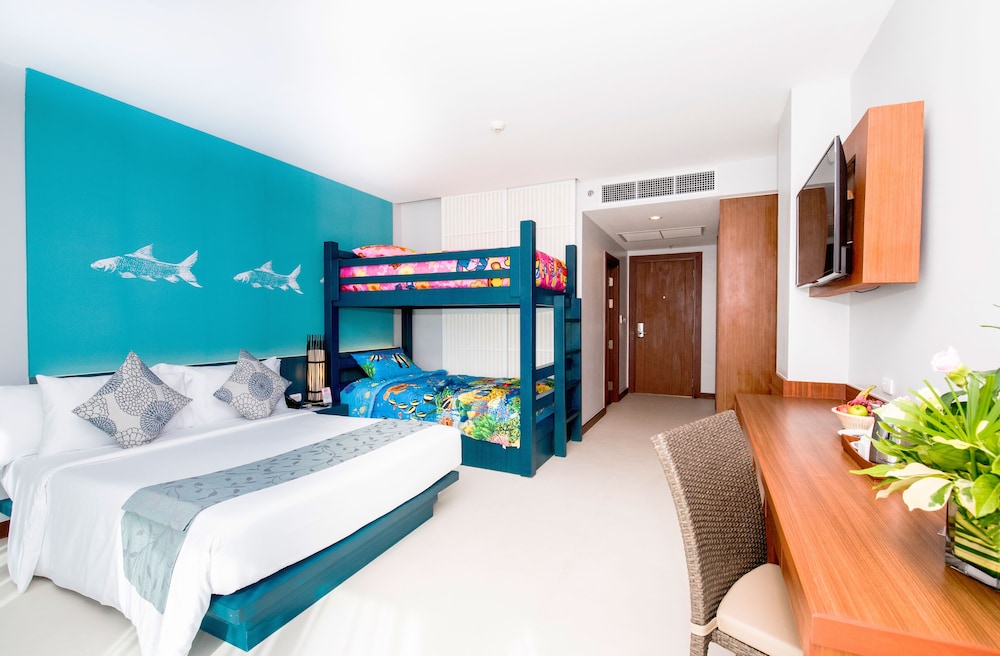 FAMILY SUITE, KING BED, BUNK BED
