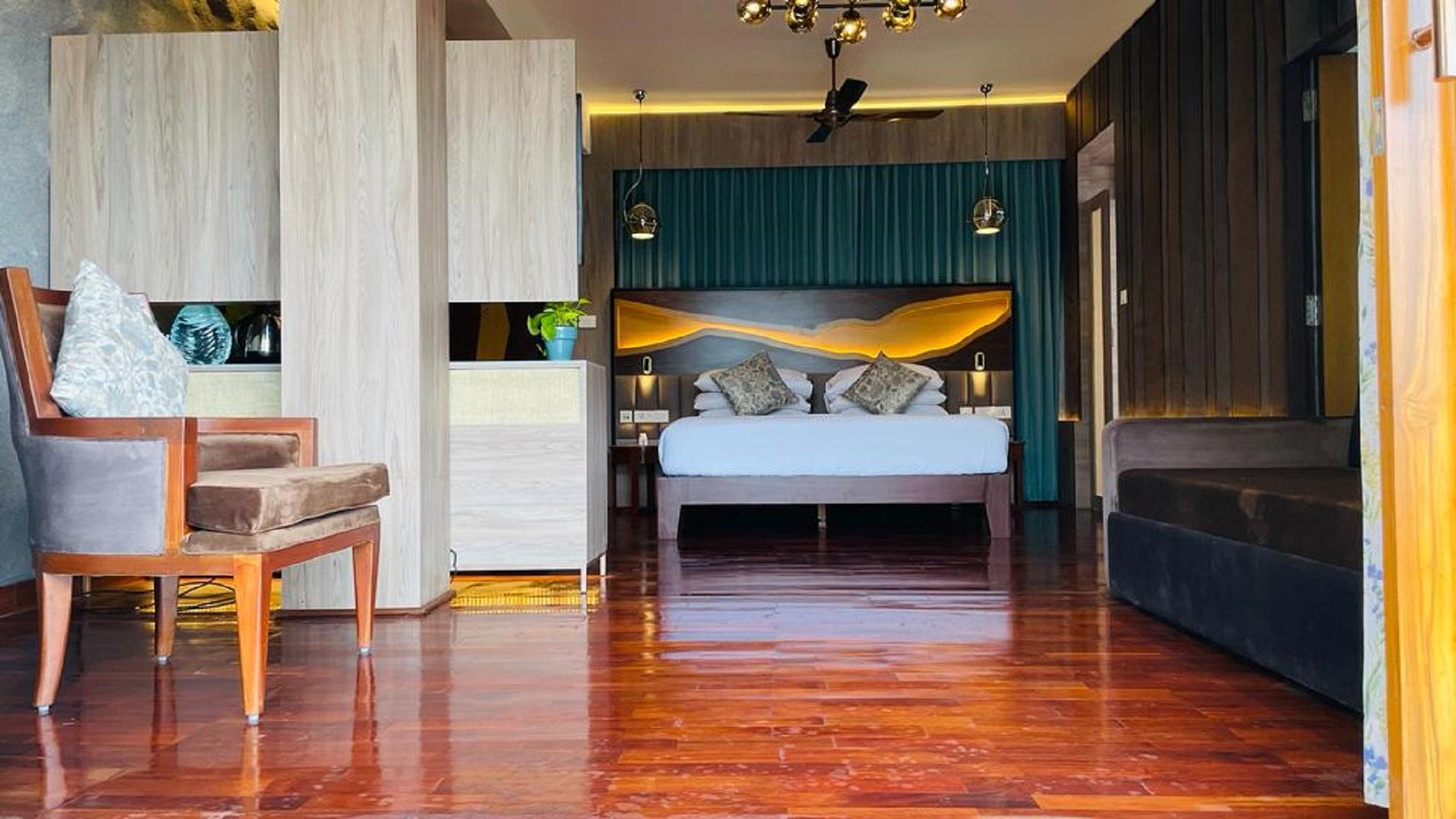 Lodge, King Bed, Valley View