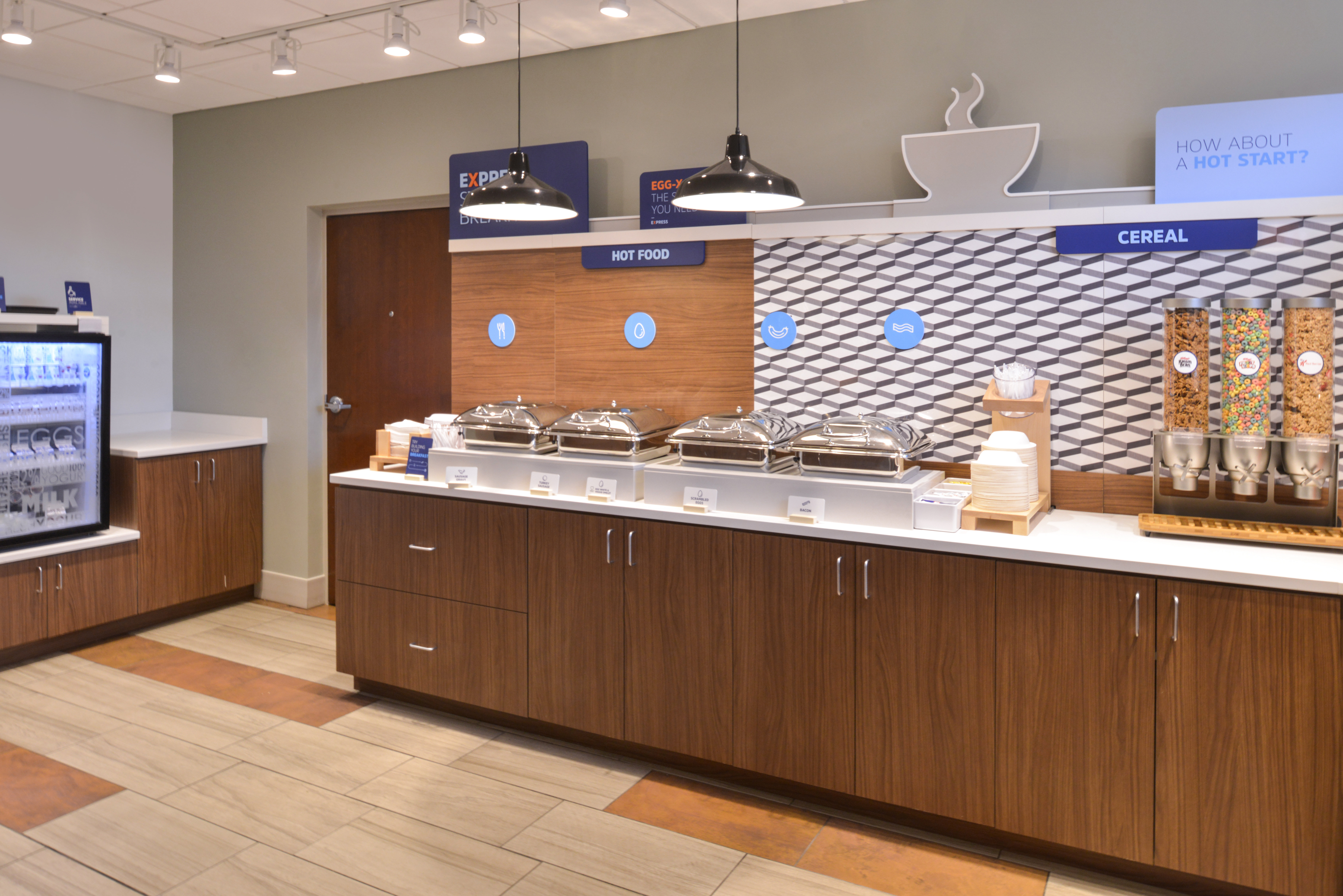 Holiday Inn Express Hotel and Suites Indianapolis Downtown Convention Center Area 7/48