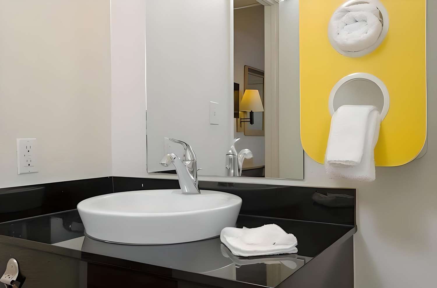 Super 8 by Wyndham Turlock 27/28