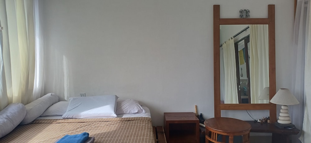 Amed Sari Beach Guesthouse 10/50
