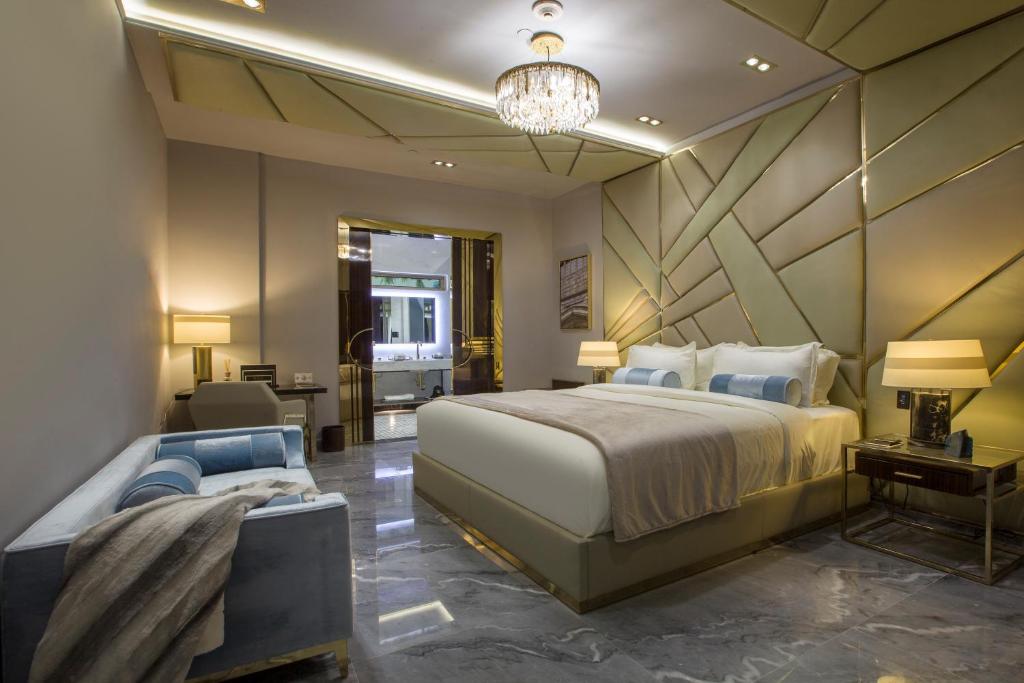 Interior, Design, Suite, No Window