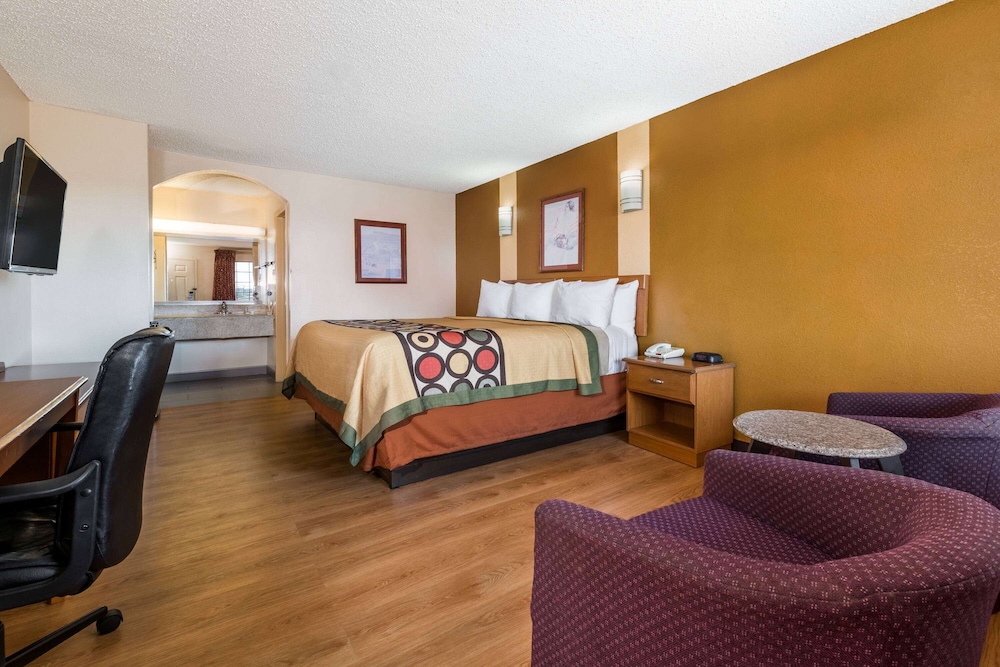 Super 8 by Wyndham Waco/Mall area TX 14/31