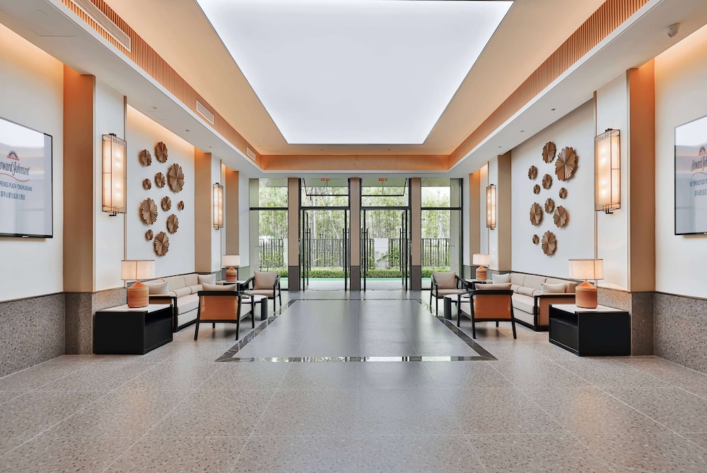 Howard Johnson Hot Springs Plaza YingHuaShan 37/60
