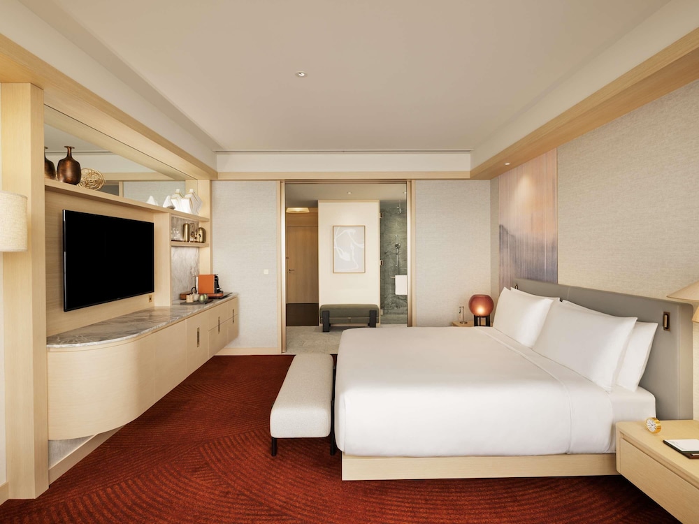 FAIRMONT GOLD, KING BED, BAY VIEW, LOUNGE ACCESS