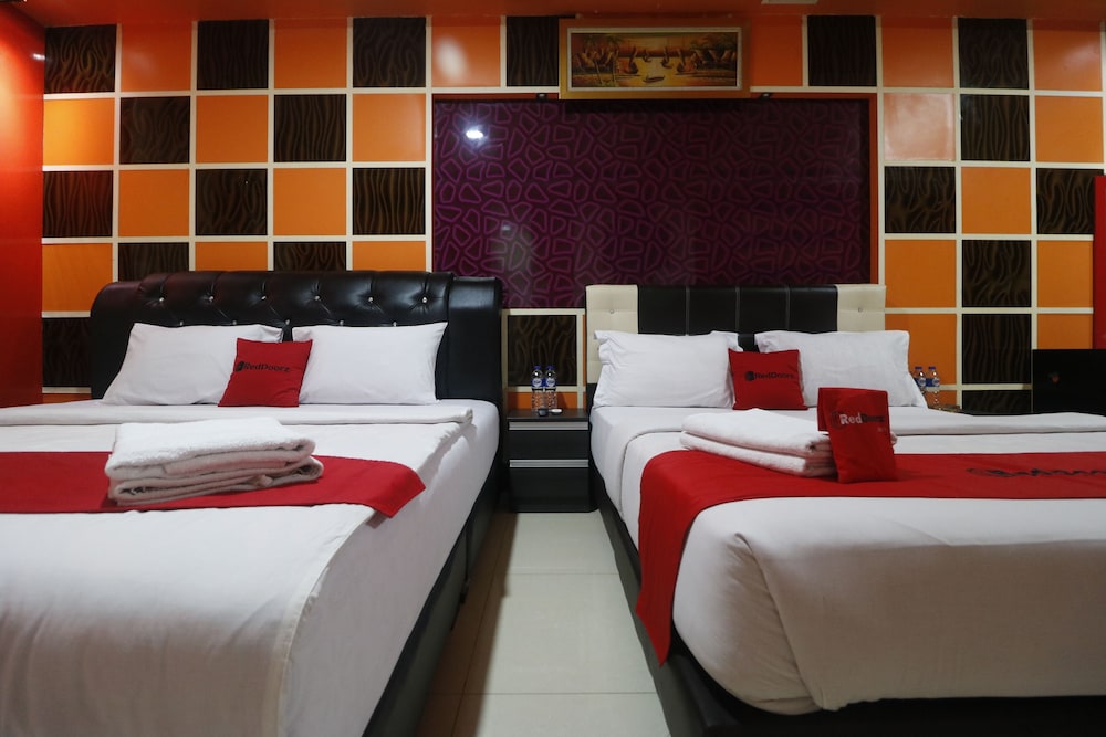 Reddoorz Plus Near Dc Mall Batam 21/39