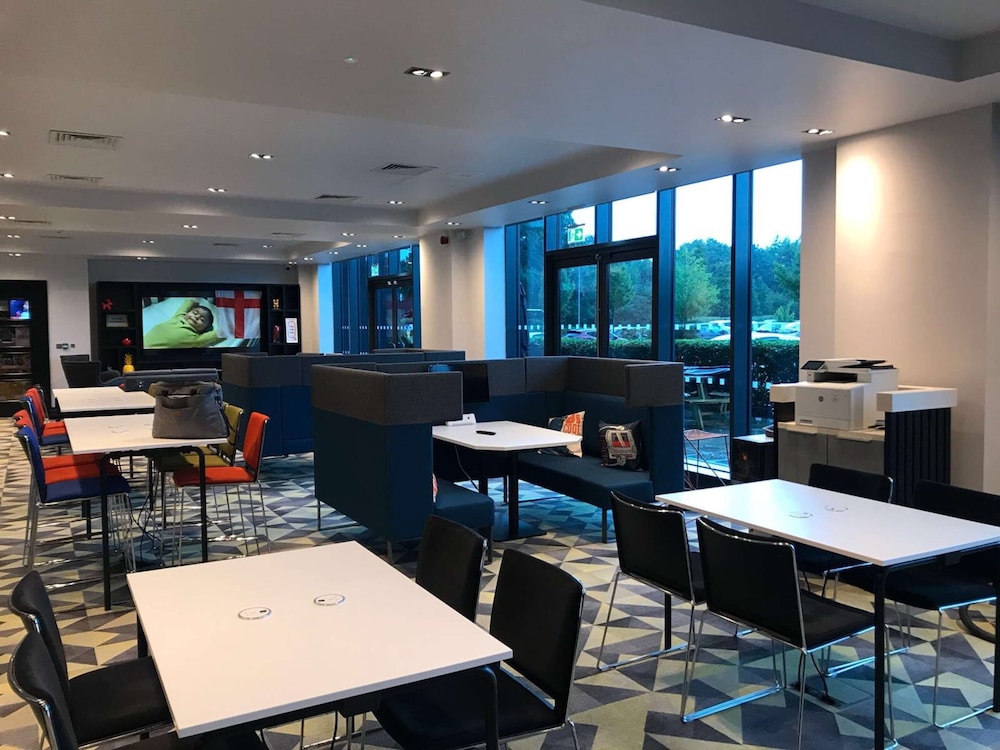 Village Hotel Cardiff 40/58