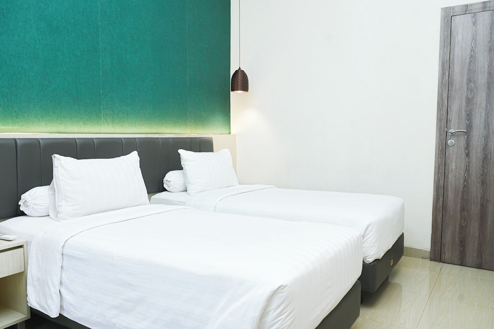 DELUXE, TWIN BEDS
