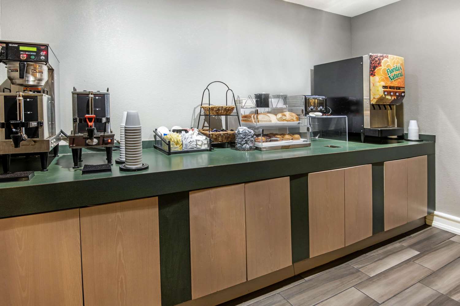 La Quinta Inn By Wyndham IH-10 West San Antonio TX 36/52