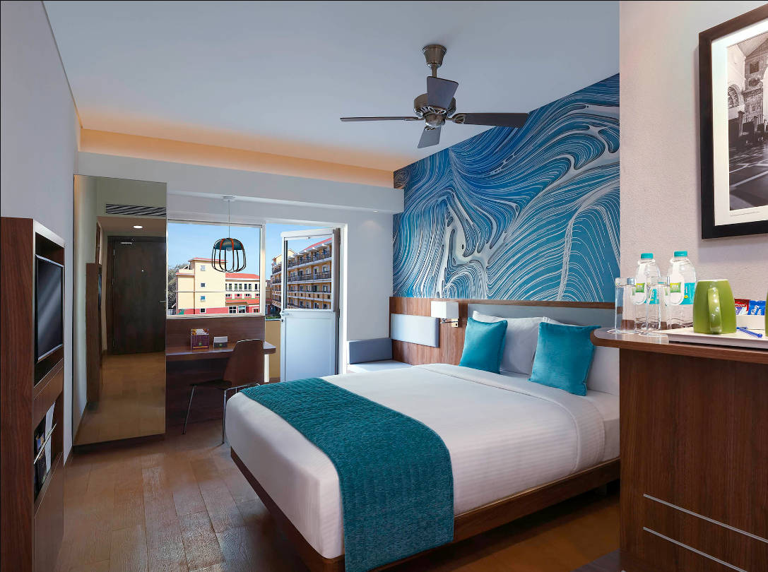 POOL, MODERN, PLUS, QUEEN BED, BALCONY