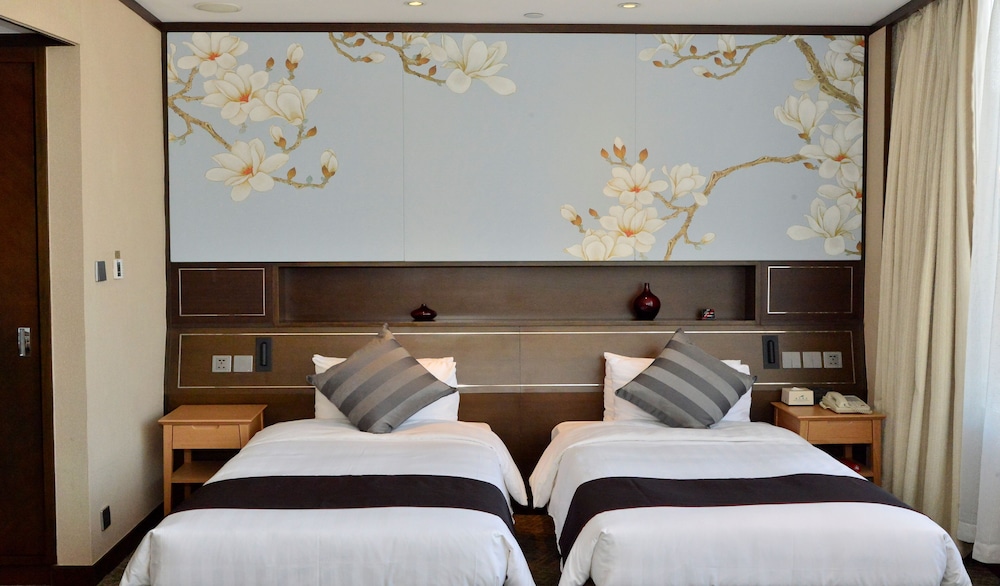 South Pacific Hotel 16/33