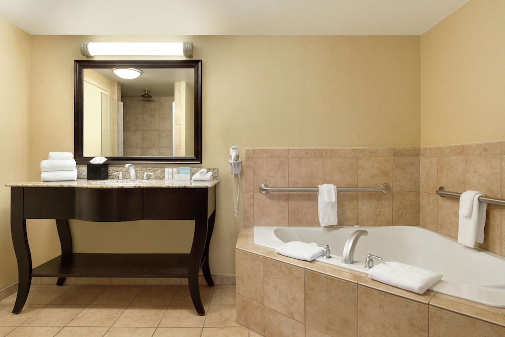 Hampton Inn & Suites Thousand Oaks 15/58