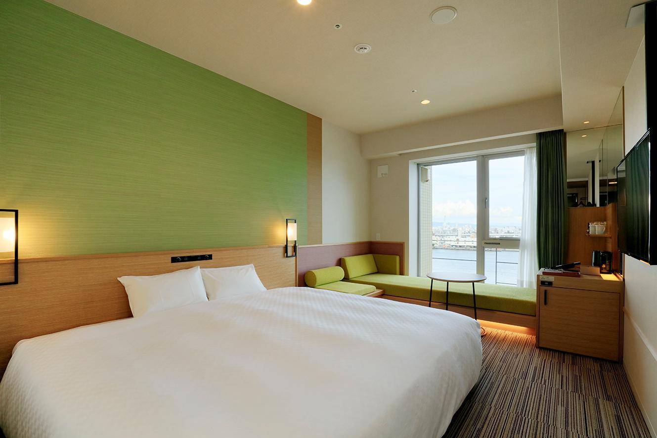 Superior, King Bed, Riverside, Sofa, High Floor