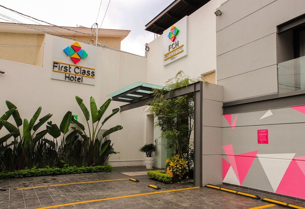 First Class Hotel 4/68