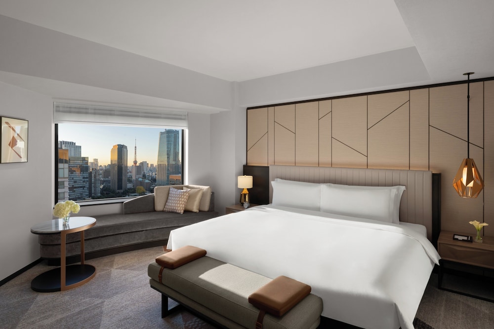 Ora, Suite, King Bed, Club Lounge Access