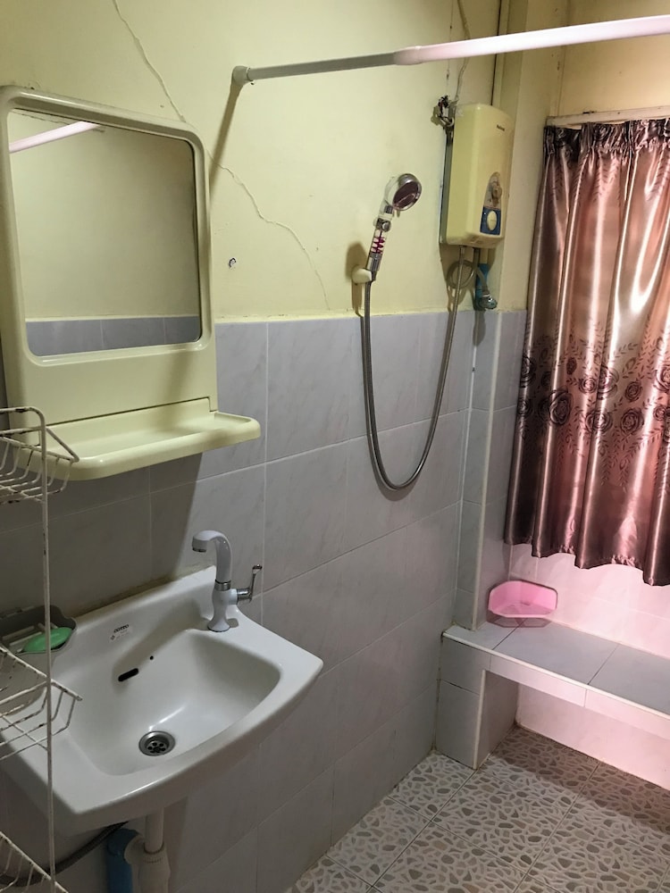 Artem's Guesthouse 37/39