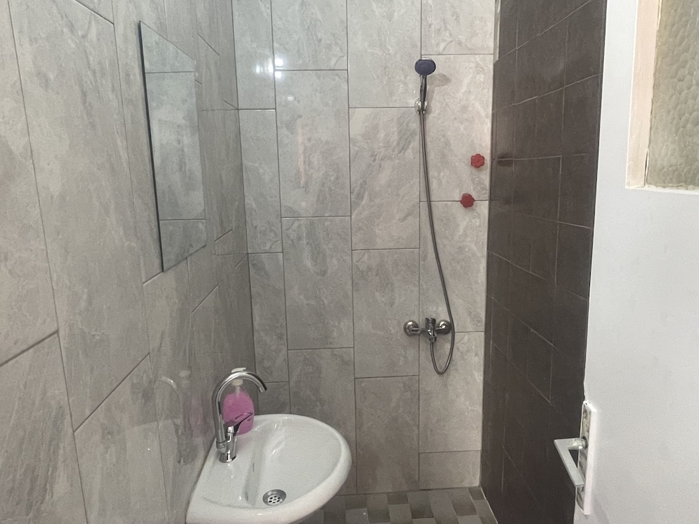 Ersoy Ak Pansiyon 43/50