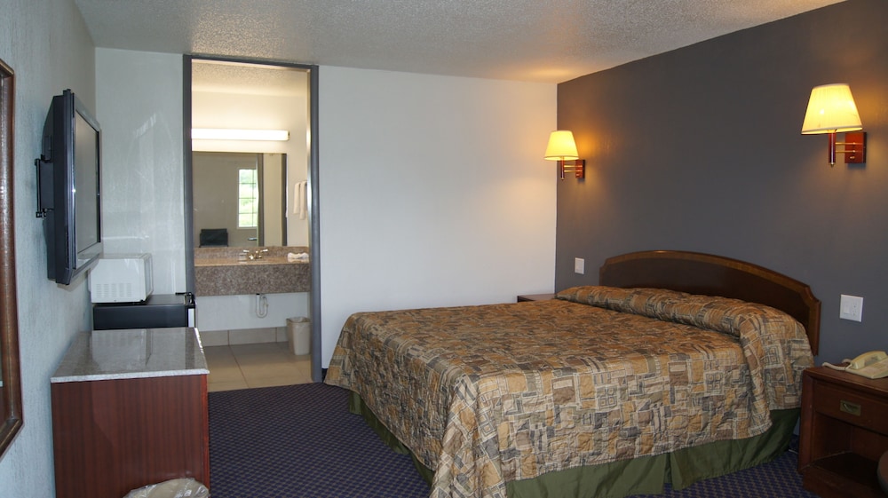 Executive Inn 10/36