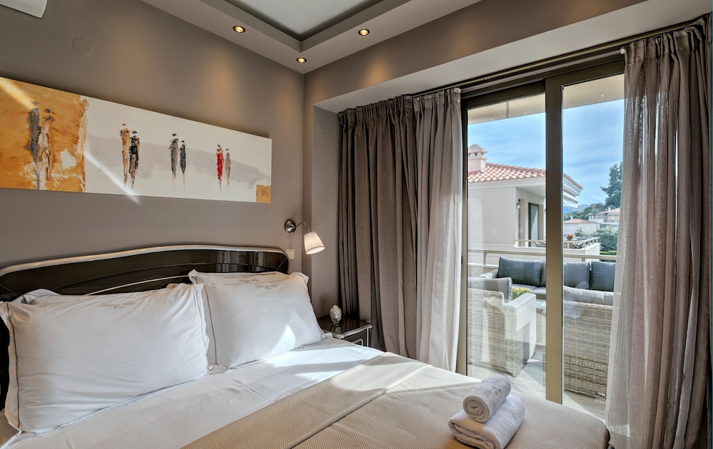 1 BEDROOM, SUITE