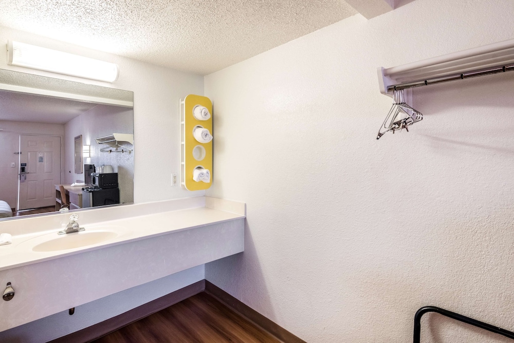 غرفة قياسية بسريرين كوين لذوي الإعاقة، Motel6 Anniston, AL 5/5
